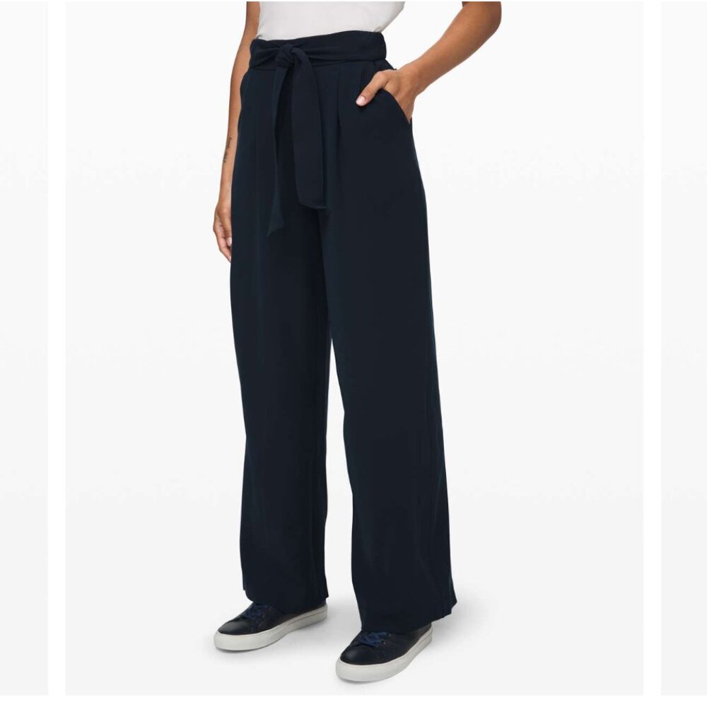 NEW Lululemon Noir Pant Style Size 8